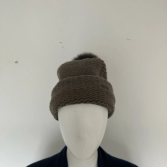 ELIE TAHARI Gray CASHMERE & Wool Blend  HAT Beanie Chunky Knit NWOT - Picture 5 of 8